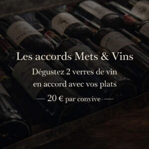 Accord mets et vins avec deux verres de vin servis en harmonie avec les plats au restaurant Les Vignes Rouges